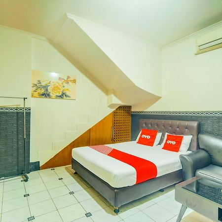 Oyo 93132 Modom Homestay Near Rs Islam Jakarta Pondok Kopi מראה חיצוני תמונה