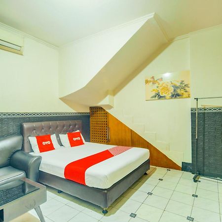 Oyo 93132 Modom Homestay Near Rs Islam Jakarta Pondok Kopi מראה חיצוני תמונה