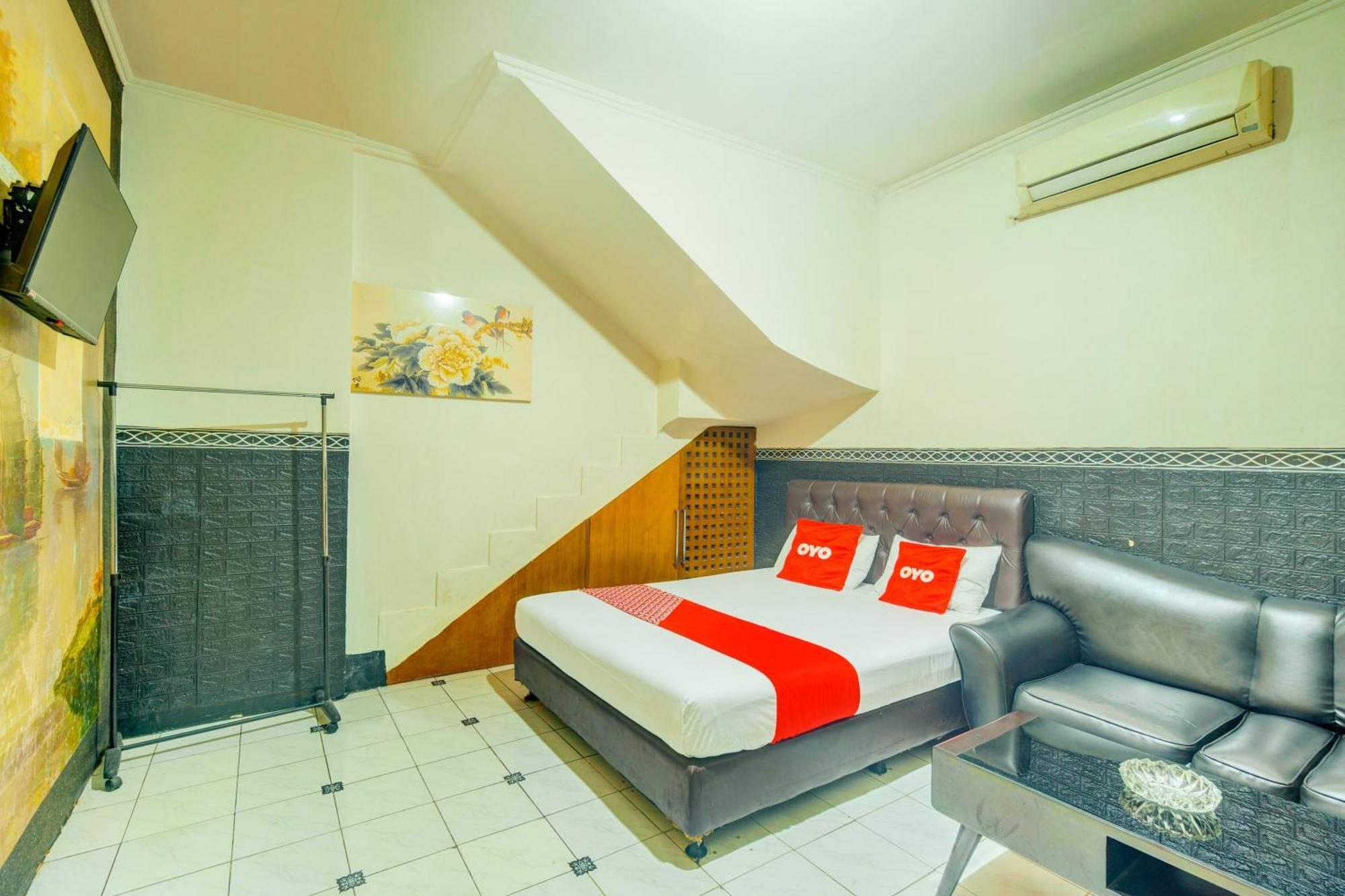 Oyo 93132 Modom Homestay Near Rs Islam Jakarta Pondok Kopi מראה חיצוני תמונה
