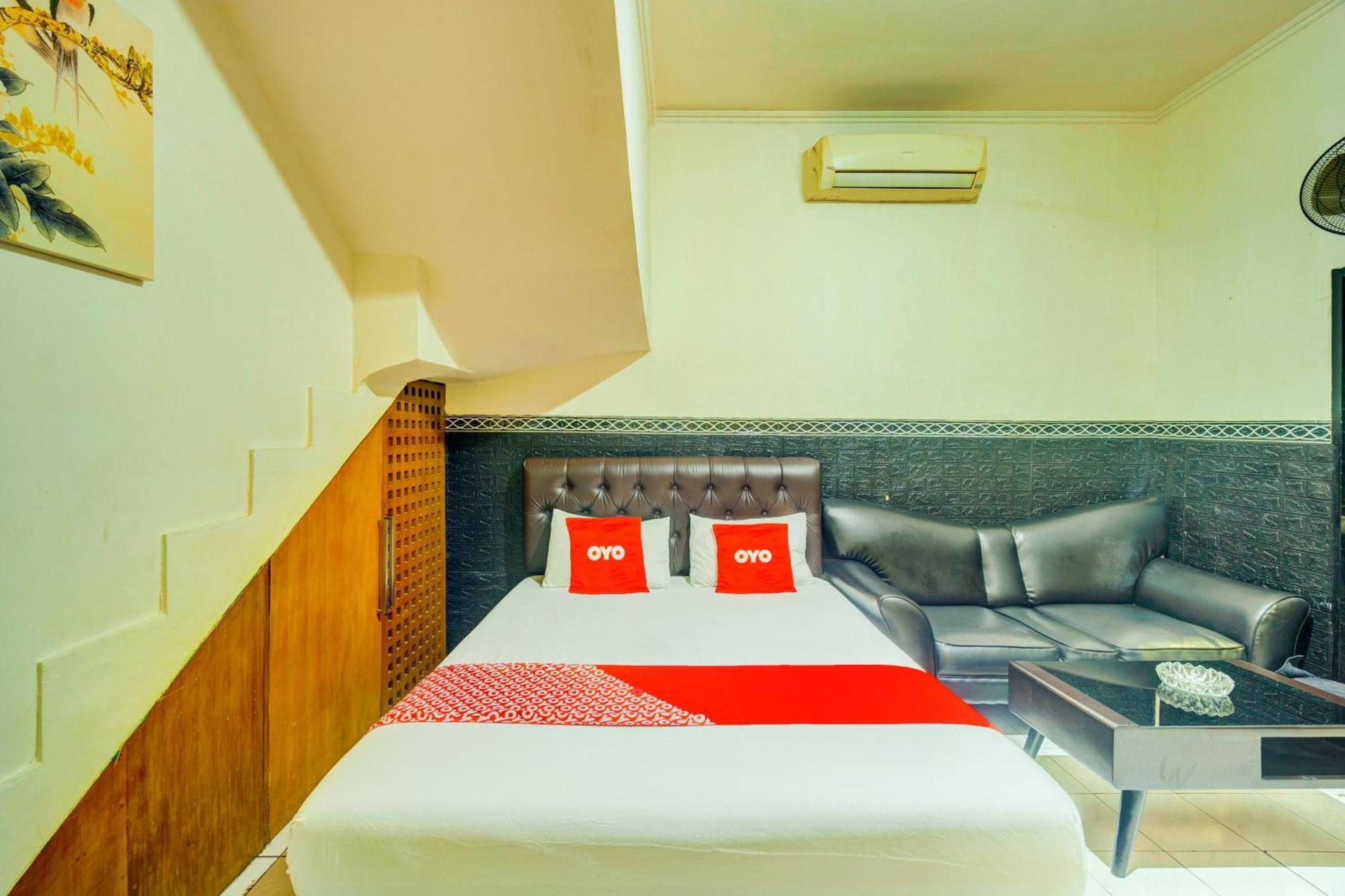 Oyo 93132 Modom Homestay Near Rs Islam Jakarta Pondok Kopi מראה חיצוני תמונה