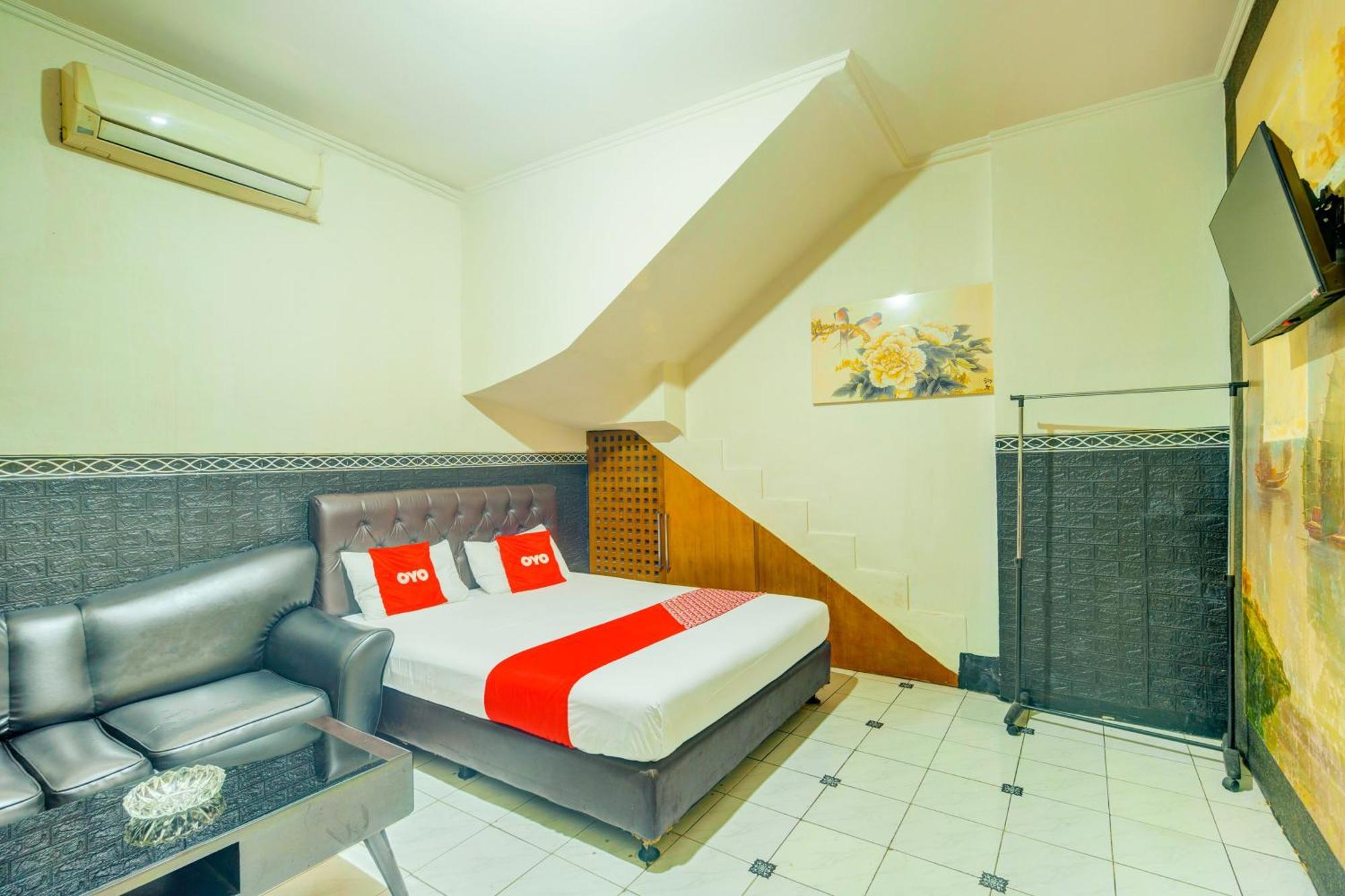 Oyo 93132 Modom Homestay Near Rs Islam Jakarta Pondok Kopi מראה חיצוני תמונה