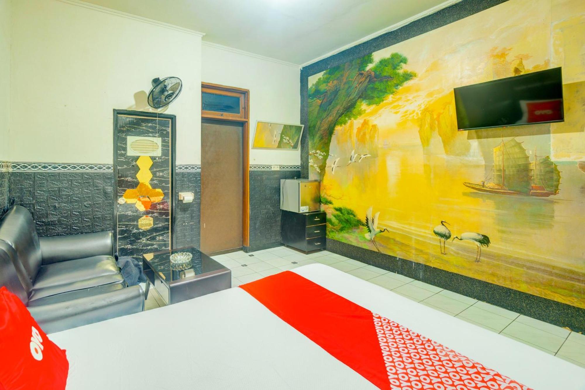 Oyo 93132 Modom Homestay Near Rs Islam Jakarta Pondok Kopi מראה חיצוני תמונה
