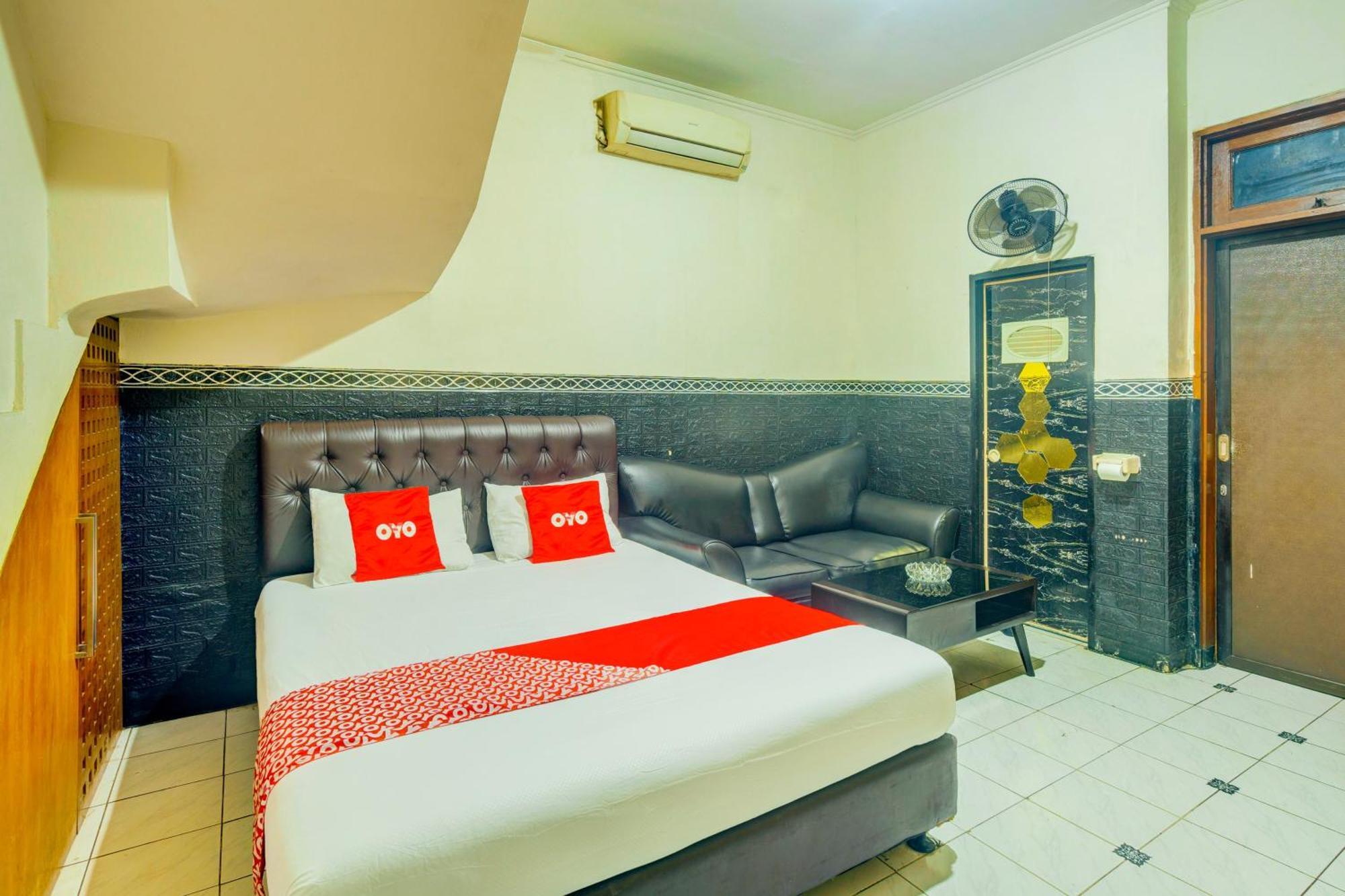 Oyo 93132 Modom Homestay Near Rs Islam Jakarta Pondok Kopi מראה חיצוני תמונה