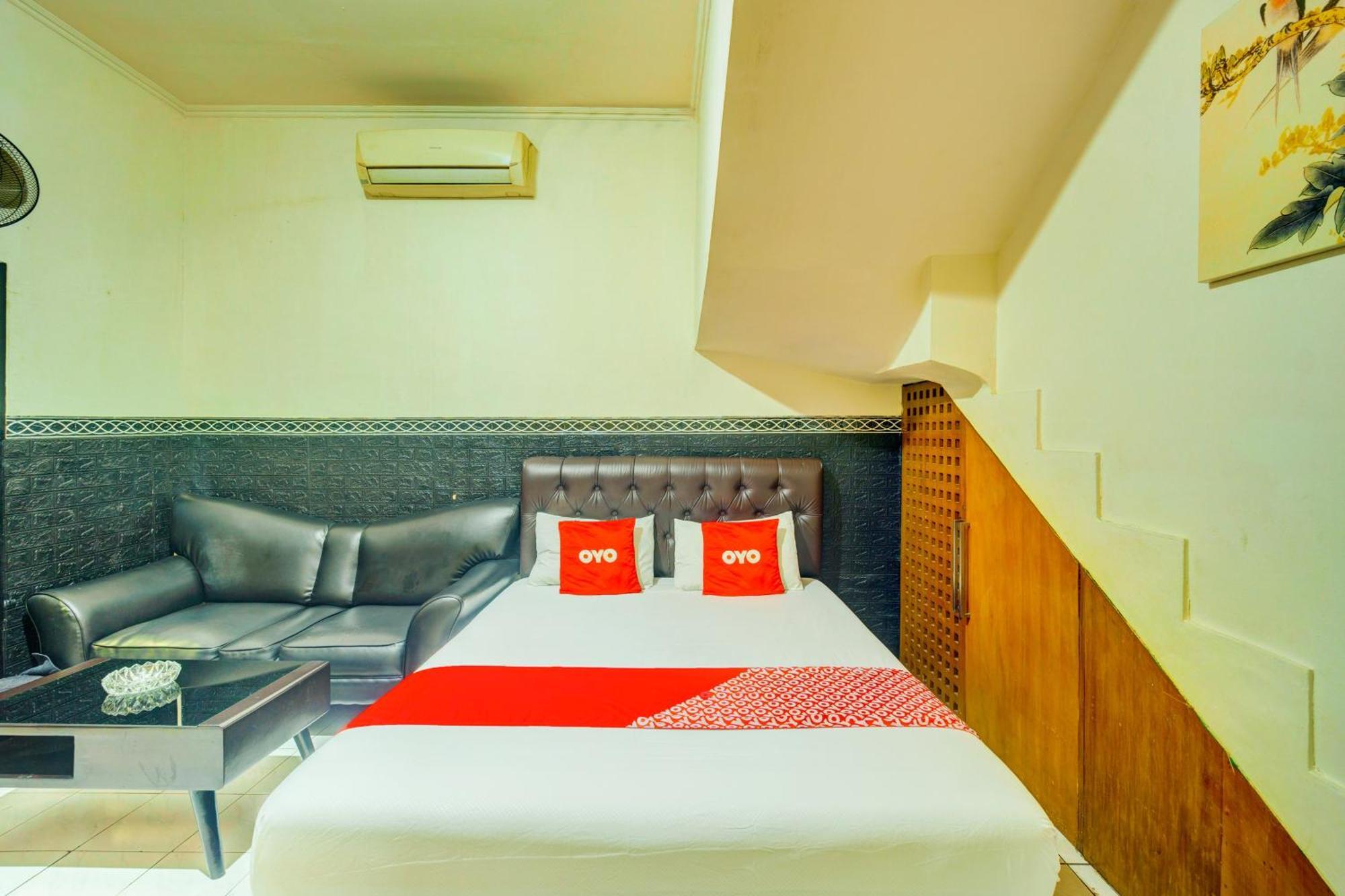 Oyo 93132 Modom Homestay Near Rs Islam Jakarta Pondok Kopi מראה חיצוני תמונה