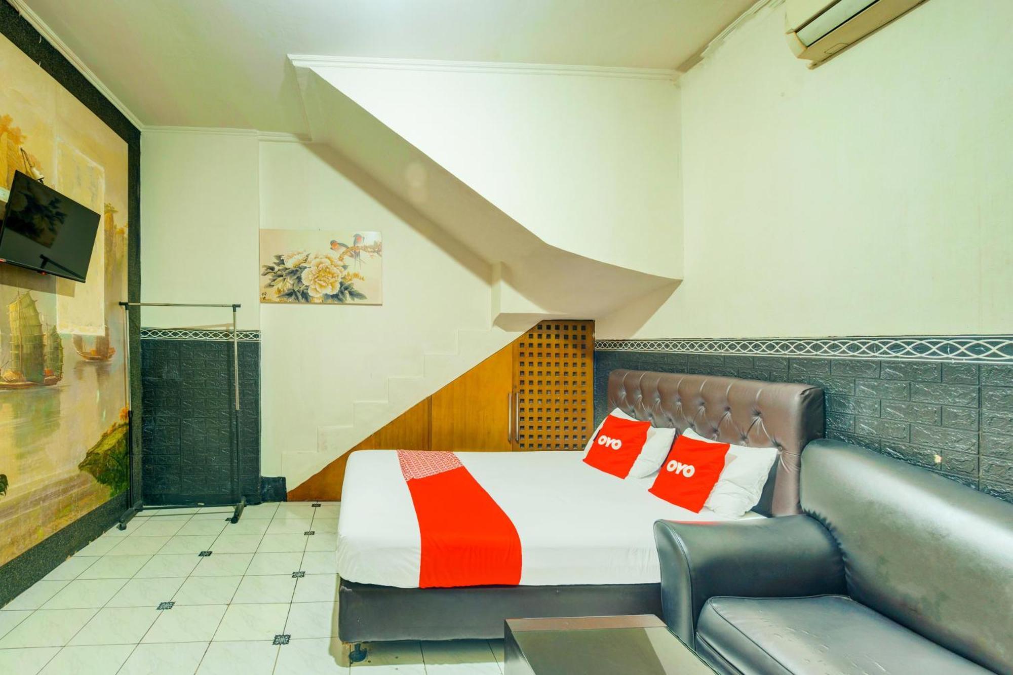 Oyo 93132 Modom Homestay Near Rs Islam Jakarta Pondok Kopi מראה חיצוני תמונה