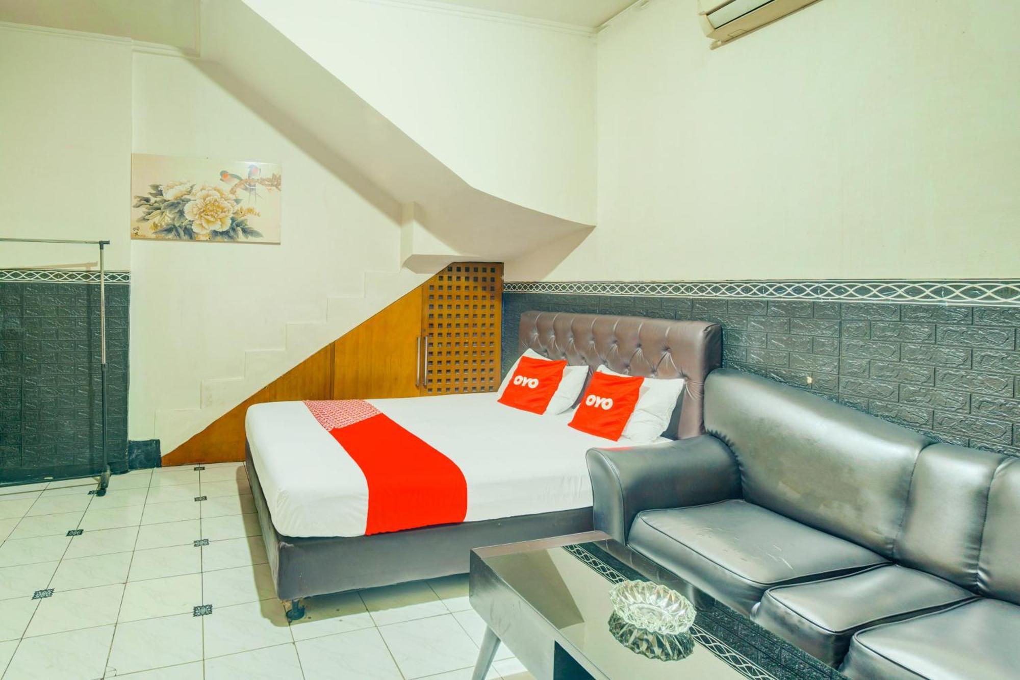 Oyo 93132 Modom Homestay Near Rs Islam Jakarta Pondok Kopi מראה חיצוני תמונה