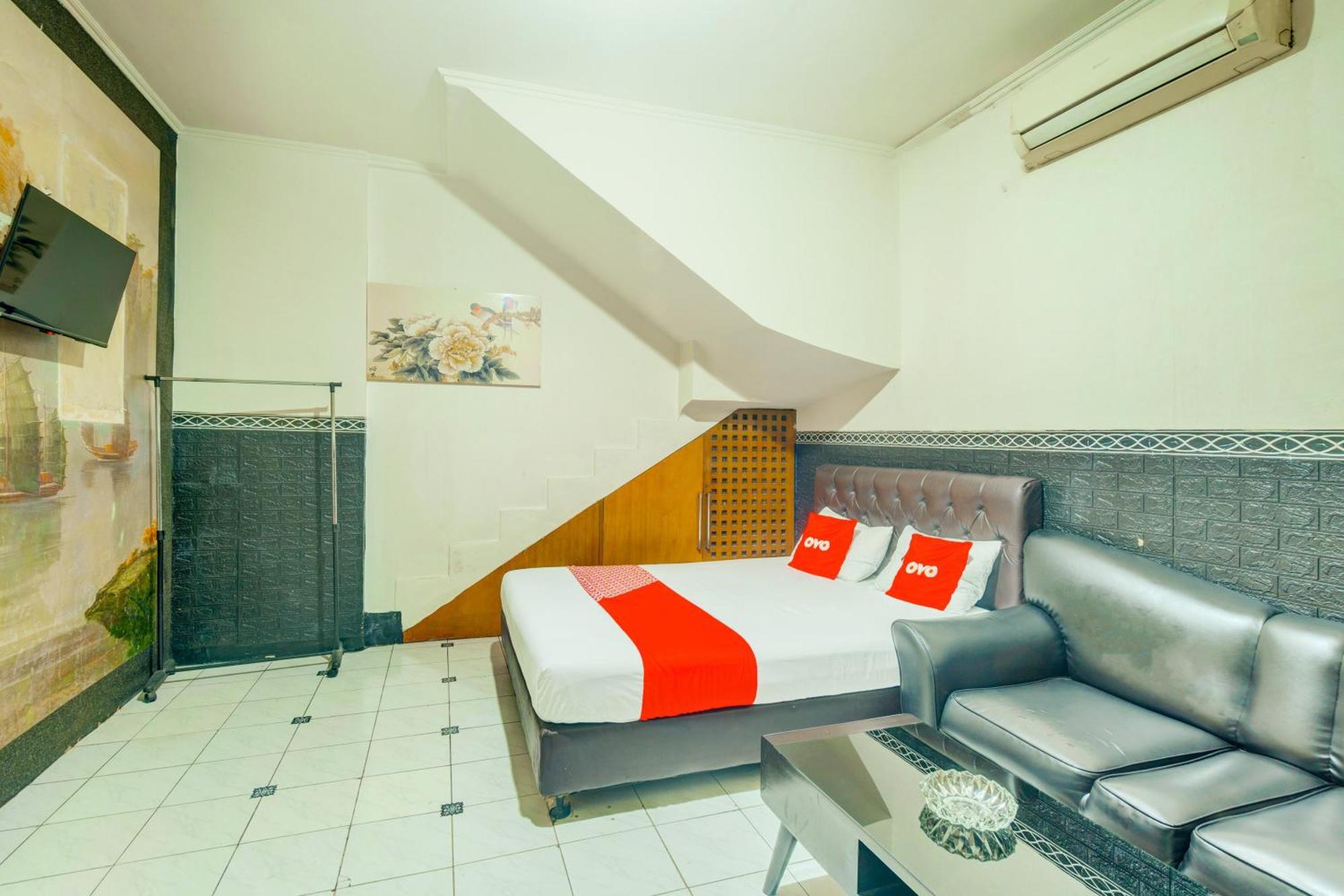 Oyo 93132 Modom Homestay Near Rs Islam Jakarta Pondok Kopi מראה חיצוני תמונה