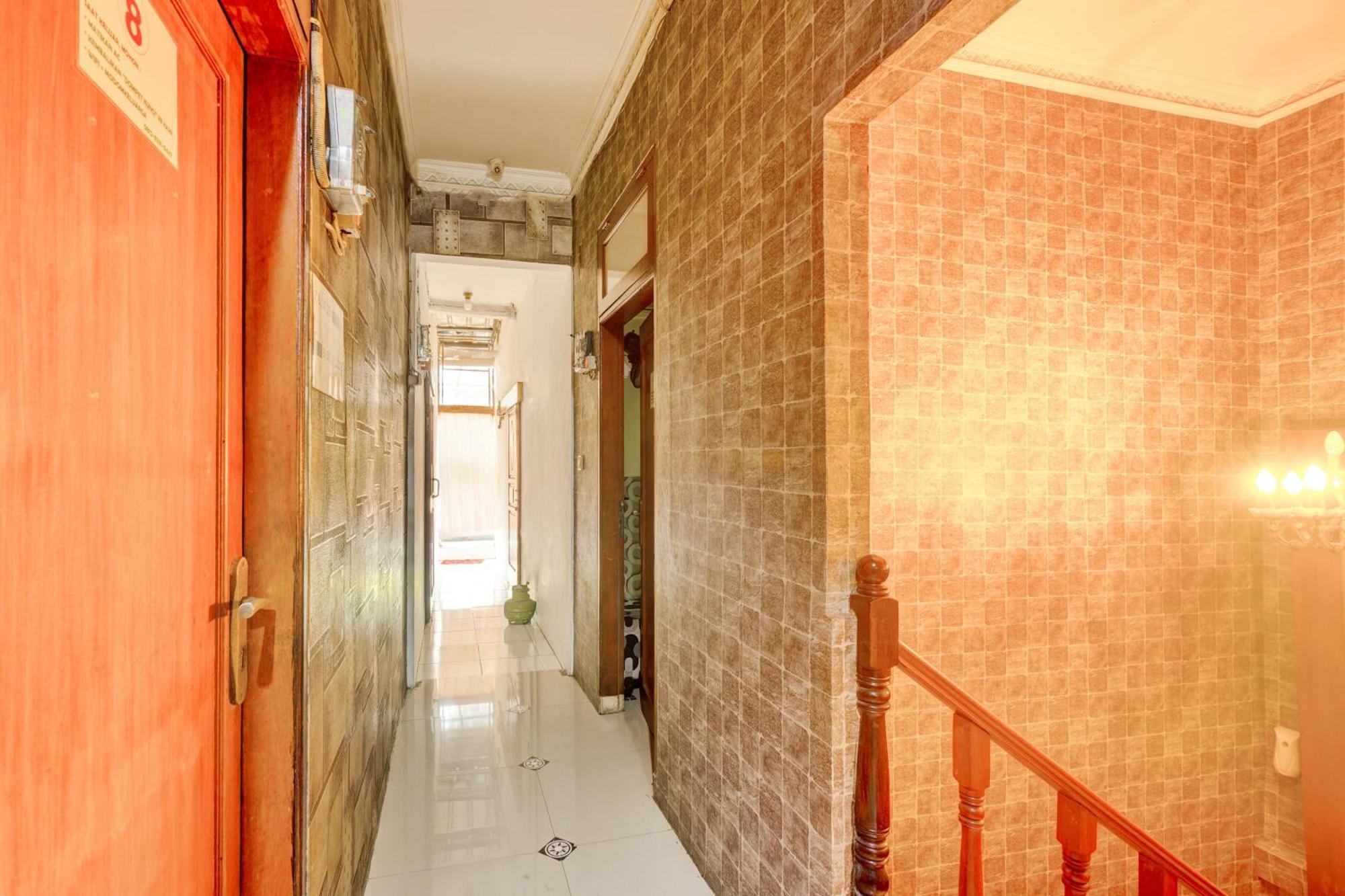 Oyo 93132 Modom Homestay Near Rs Islam Jakarta Pondok Kopi מראה חיצוני תמונה